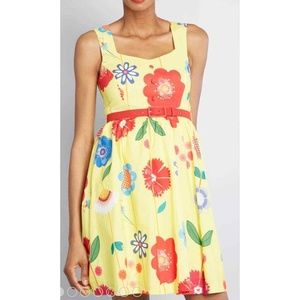 NWOT ModCloth A-Line Belted Dress. Yellow Floral. Medium.